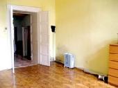 VI. Kir�ly utca s�t�l� r�sz�n 43nm-es lak�s elad�.